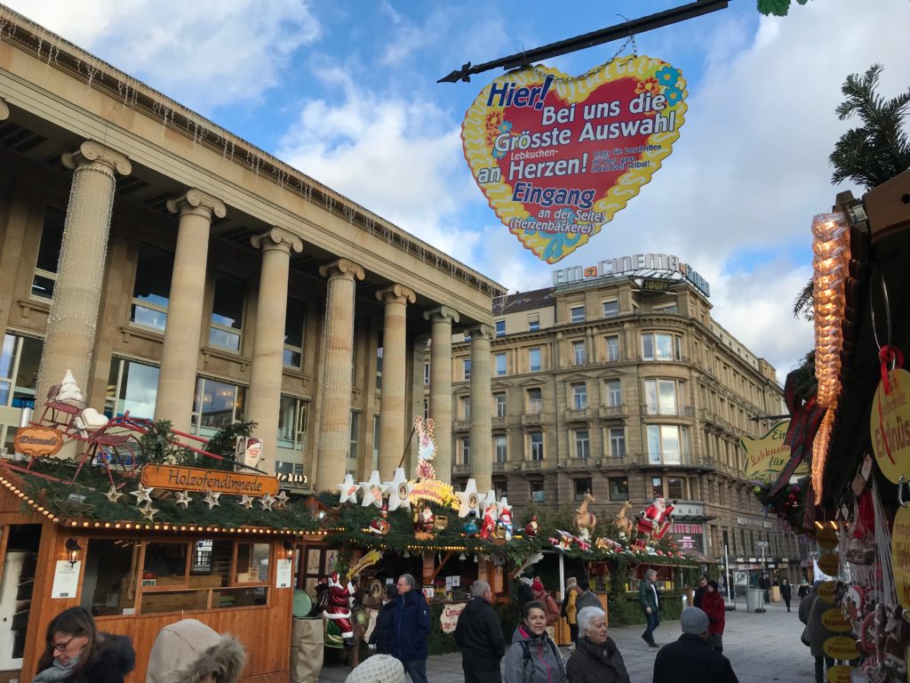 インターレイルパスでクリスマスマーケット巡り：ドイツ５日間１３都市電車の旅Day１：世界最大のクリスマスマーケットStuttgart シュツットガルト
